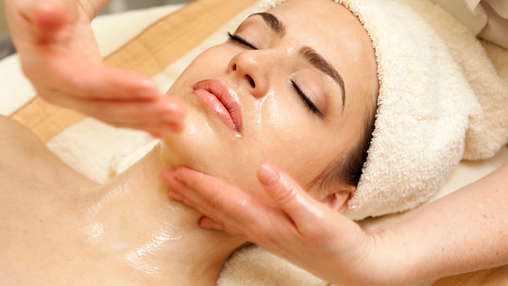 https://b599229.smushcdn.com/599229/wp-content/uploads/Luxury-Facial-Massage-Image-scaled.jpg?lossy=2&strip=1&webp=1